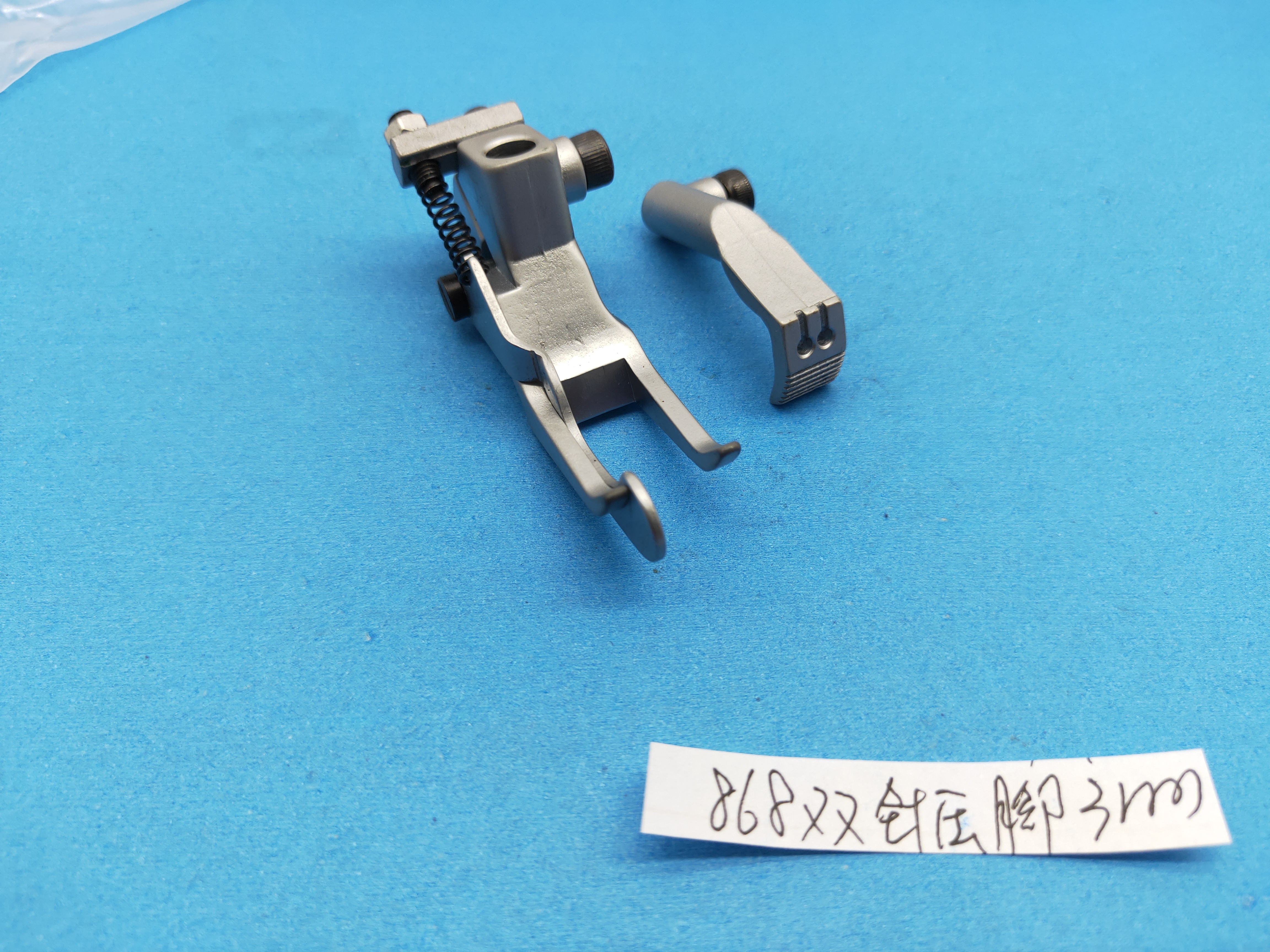 868double-needle-presser-foot-3mm.jpg